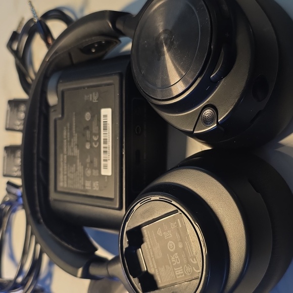 SteelSeries ARCTIS NOVA PRO Wireless Headset with Base Station PC/XBOX Version - Picture 2 of 4